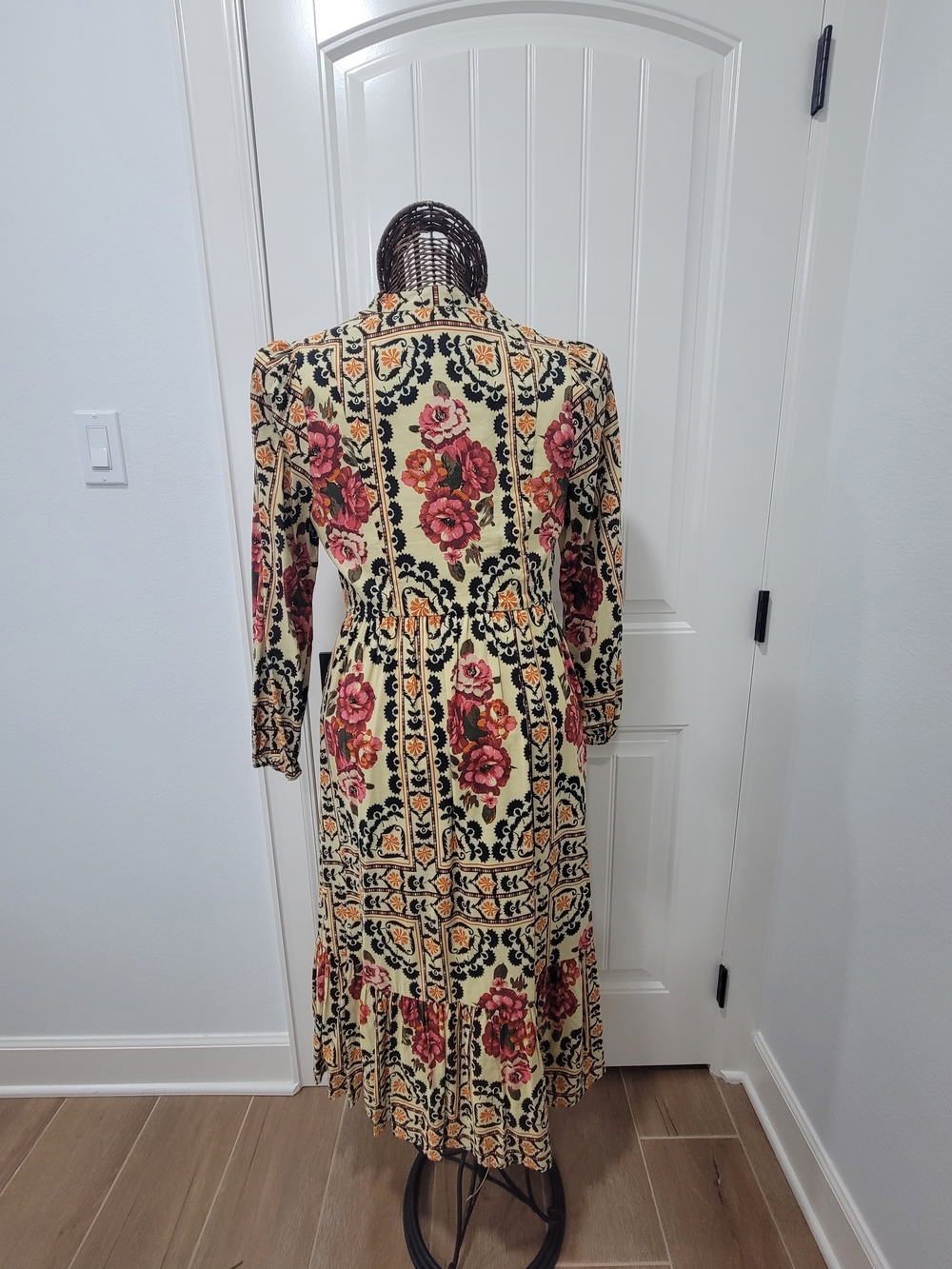 Floral V-Neck Long Sleeve Midi Dress in Cream and Rose - Picture 4 of 7